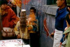 China - Kunming - Here is a true artist. Who can lick such a lollipop made of sugar glaze?