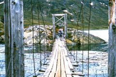 Oppland - Vågå - Jotunheimen - Hanging bridge at Russvatn