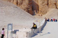 Egypt - Luxor - Waiting to enter the tomb of Tut-Ankh-Amon in the Valley of the Kings