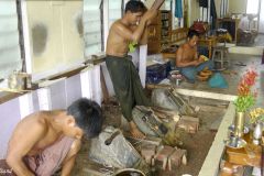 Myanmar - Amarapura - King Galon Gold Leaf Workshop