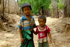 Myanmar - Mount Popa - Byat Ta Pan San Roadside village