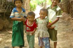 Myanmar - Mount Popa - Byat Ta Pan San Roadside village