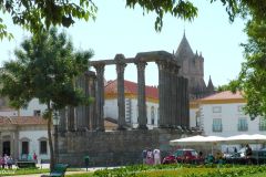 Portugal - Évora - Jardim Diana - Templo Romano de Évora
