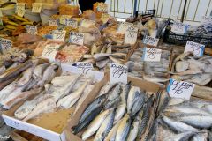 Ukraine - Kiev - Arsenalna Square market