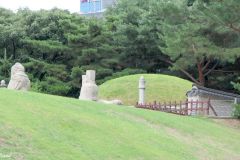 ROK - Seoul - Seonjeongneung (Seolleung) Royal Tombs - King Seongjong's Tomb