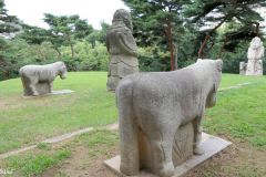 ROK - Seoul - Seonjeongneung (Seolleung) Royal Tombs - Queen Jeonghyoen's Tomb