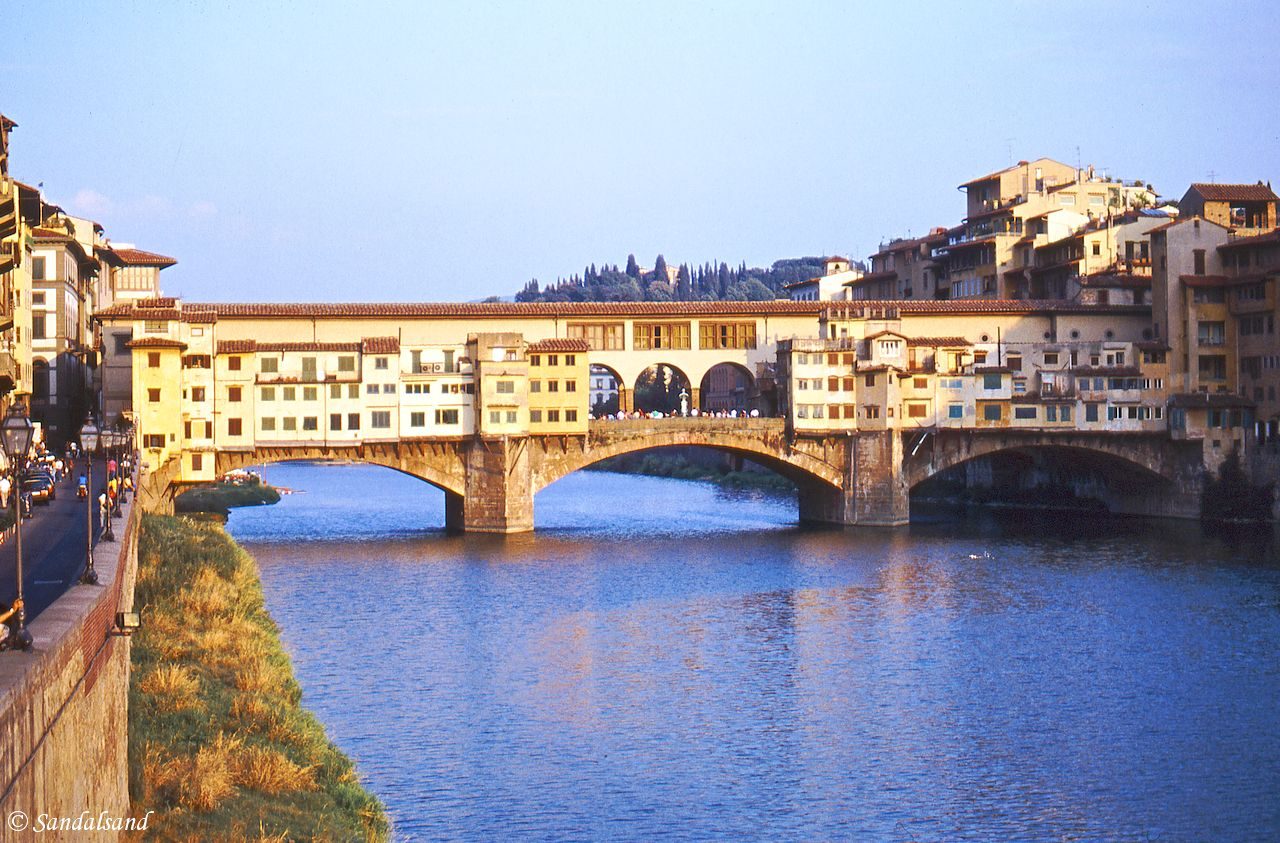 Italy - Firenze - Ponte Vecchio bridge across the River Arno