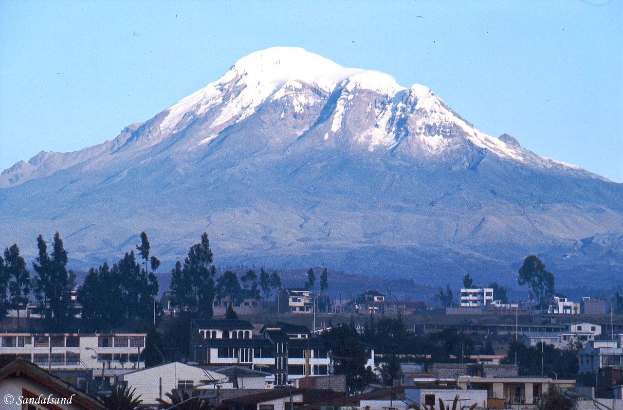 Towns and volcanoes south of Quito