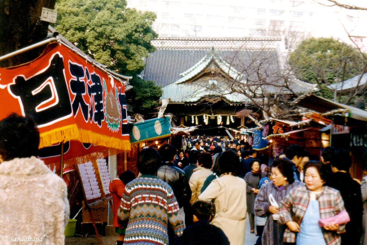 Japan - Tokyo - Ueno Park - The temples in Japan, and like here the stalls close by are popular. Perhaps especially on this day. It is the annual coming-of-age day.