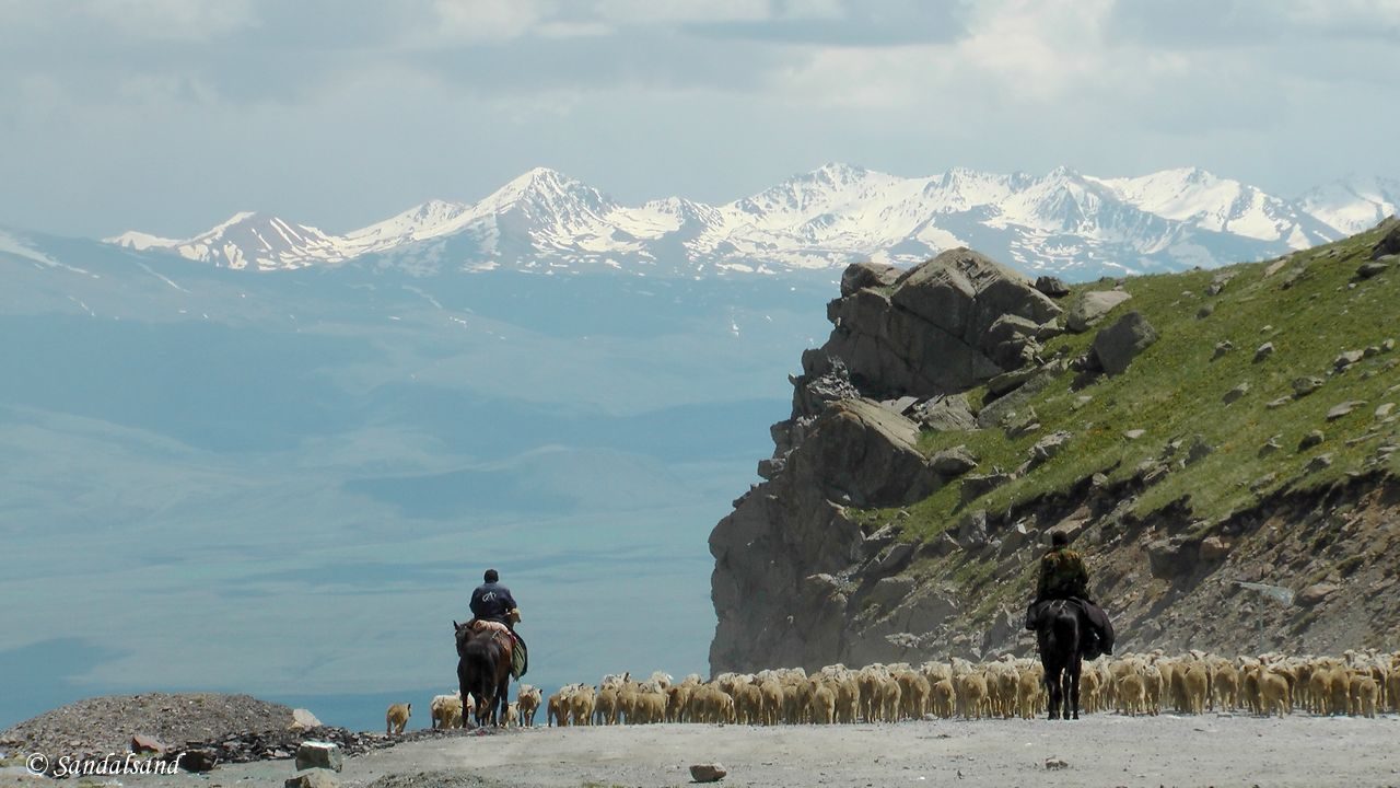 Kyrgyzstan - Töö Ashuu mountain pass