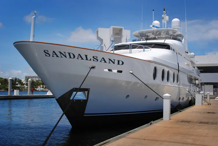 Sandalsand yacht