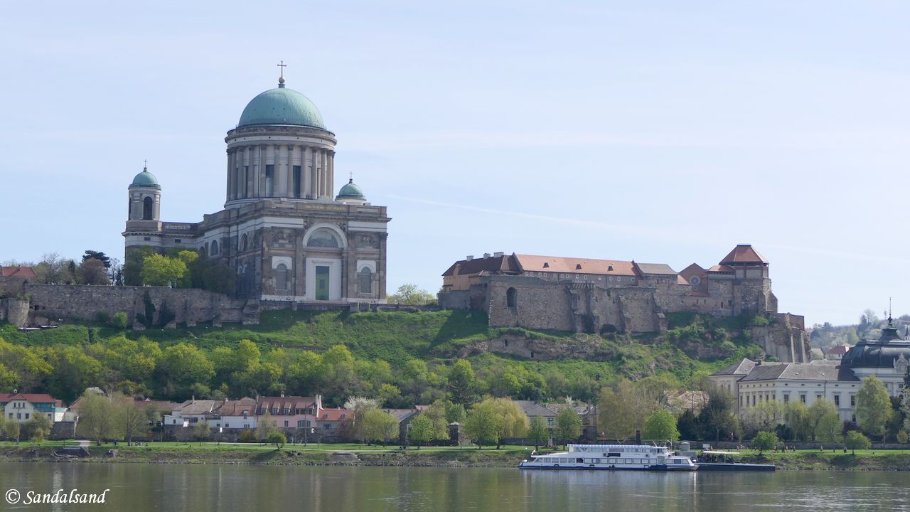 Towns and scenery along the Danube Bend